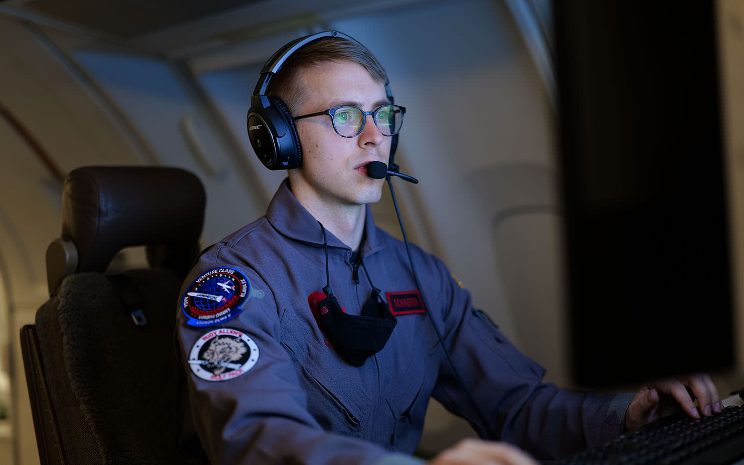 Virgin Orbit crew on Cosmic Girl